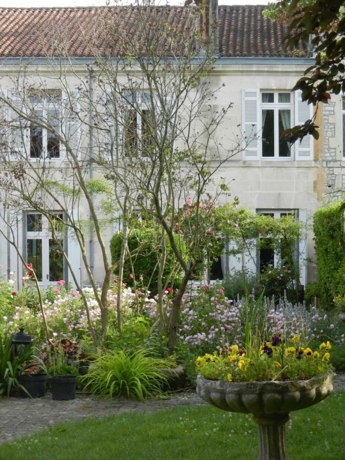 La Maison De L'Ambassadeur Saint-Jean-d'Angely Luaran gambar